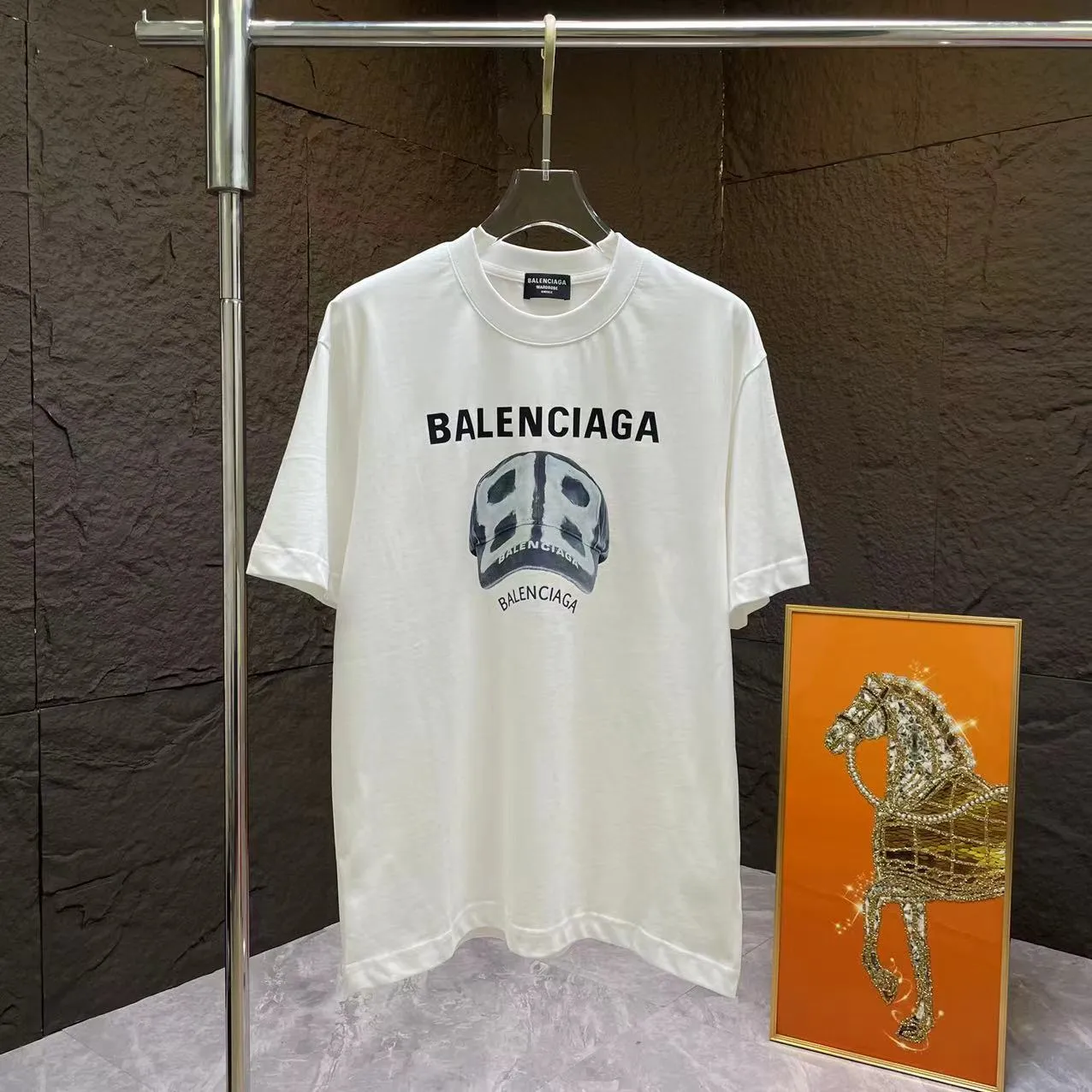 Bale* * T 24 New Arrival 260 Same Style Versatile ：Black White Sizes： S M L XL XXL